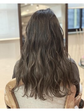 ロストシティ 横浜(LOST CITY) 温かみのあるグレージュ