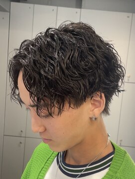 フィフス トウキョウ (fifth TOKYO) メンズマッシュウルフセンターパート波巻きパーマメンズカット