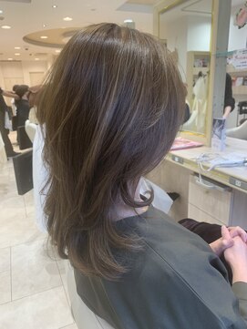 アッシュ 仙川店(Ash) 50代 白髪ぼかしでストレスフリーに ロングレイヤーカット