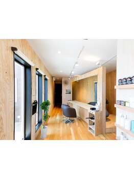 １席のみのプライベート空間。ゆったり時間が流れる落ち着いた空間。周りを気にせずにお過ごし頂けます＊