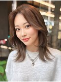 レイヤー ウルフ 顔周りカット センターパート ベージュ 透明感