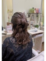 ロイヤルヘアー(ROYAL HAIR)&nbsp;リボン風ハーフアップヘアアレンジ