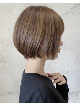 レウナ 外苑前(Reuna) 30代40代大人可愛いショートボブ　ひし形　大人ショート