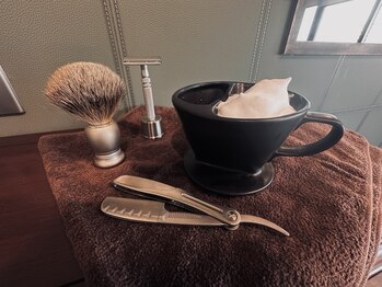 バーバーヒトイキ 高岡(BARBER hitoiki)の写真/「髪を切る日」を「休む日」に。　シェービングなどのグルーミングが人気のバーバー