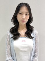 オーロ 塚口店(ORO)&nbsp;暗髪×センターパート 大人ウェーブミディ