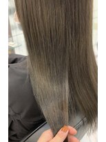 エスカーラ 表参道(THE ESCALA)&nbsp;オリーブグレージュで透明感ｕｐ【タビラマユミ】