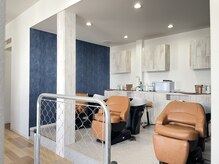 リーストア(Re:Store)の雰囲気(フルフラットのシャンプーブースでゆったりトリートメント◎)