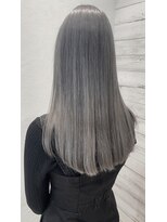 リック(Ric by KENJE)&nbsp;ブリーチ必須　シルバーカラー