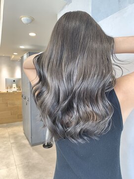 イリ 心斎橋(ili) グレージュカラー