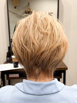 ヤネウラ ショートボブ