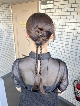ソノ(sono) カチモリヘア　タイトアレンジ　三つ編み　参列ヘアセット