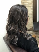 アトリエナガノ(atelier nagano) ニュアンスカラー/センターパート/ツヤ髪スタイル/ブルージュ