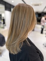 ステア ケース(stair case)&nbsp;ハイトーンベージュにして伸びてきても白髪を目立たせないように