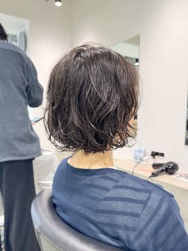 ビブ(VIV) 20代30代40代大人美人丸みショートボブパーマヘア川崎