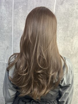 アマトウキョウスマートサロン(AMA TOKYO×Smart Salon) ヘーゼルベージュ ブリーチなし レイヤーカット 海外風