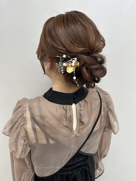 ソリン(Solin') ツイストルーズシニヨン