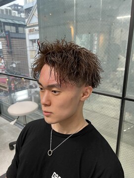 イーラ(era) アップバング×ツーブロック×ツイストパーマ