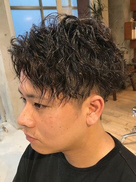 フィフスワン(fifth one) センターパートツイストスパイラルパーマ刈り上げツイストパーマ