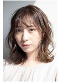 赤み消しカラー20代30代くせ毛風ミディアムスタイル
