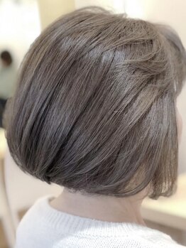 エマ ときわ台店(emma)の写真/ただ白髪を染めるだけではないオシャレもできるグレイカラーでヘアスタイルにデザインをプラスします♪