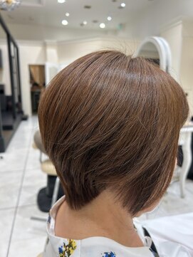 クイーン ショートボブ