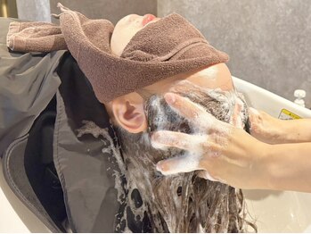 メロウ(mellow.)の写真/『頭皮ケア×癒し』のご褒美時間。心地よくリラックスできる空間でのヘッドスパはリピート率多数◎