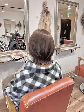 ヘアメイク アンフィ(amphi) ..~*＊. ..~*＊. ..~*＊..