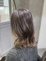 ロエ(loe)&nbsp;コントラストで魅せる地毛ハイライト☆白髪率10%