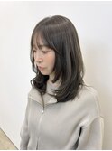 オリーブベージュ×ミディアムレイヤー