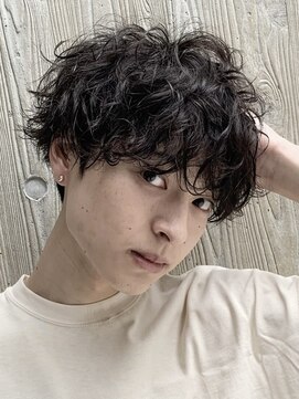 バイフィフス 原宿/表参道(by fifth) スパイラルパーマセンターパートウルフカットルーズパーマッシュ