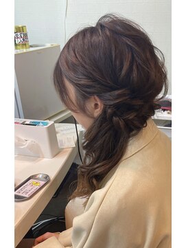 アールイー(Re:) サイド寄せヘア　ルーズサイドポニー