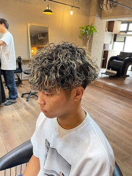 シリー 南風原店(SILLY) 沖縄メンズ波巻きスパイラルパーマハイライト