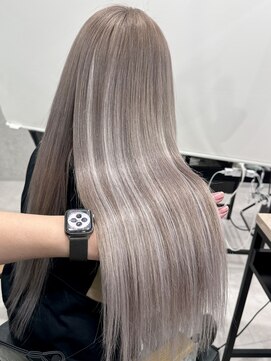 ロウル 渋谷(LOWRL) グレージュシルバー/ブリーチエクステ