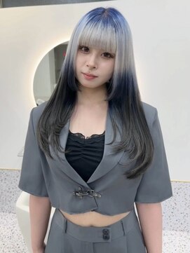 イェッカ(YECCA) ブルーとホワイトとブラックのルーツカラー（ブリーチ２回～）