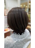 前髪なしひし形大人ショートミルクティーベージュワンカール