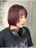 切りっぱなしボブ、ウルフ、ボルドーカラー