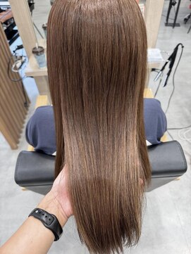 ヨロ(YoLo.) 艶感ベージュ