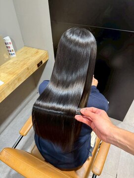 イオエ 元町(ioe) 前髪/暗髪カラー/艶カラー/小顔カット/髪質改善/縮毛矯正/黒髪