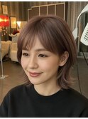 柔らかモーヴピンクの小顔レイヤーボブ