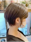 大人かわいい耳かけフォギーベージュショートボブ