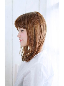 プティルカ ディーシー本店(PutiLuca D.C.) ラウンドバングのナチュラルストレート