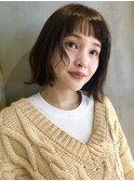 アッシュベージュ眉上ナチュラルボブ