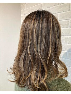 モラ 神楽坂(Mora) ハイライトオンカラー