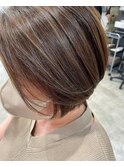 ハイライトカラーのショートボブ