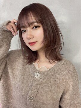 インビテーション(invitation) ミディアムレイヤーカット×ワンカール ぱっつん前髪
