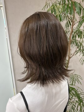 クム 横浜(qumu) ミディアム × くびれ外ハネ