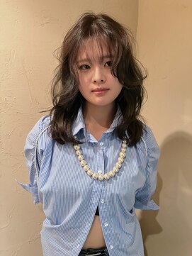 オリーブベージュ