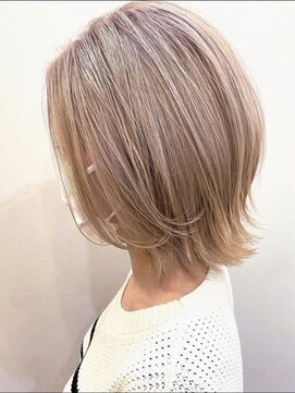 美容師 久保浦 ほぼミルクなミルクティーカラー