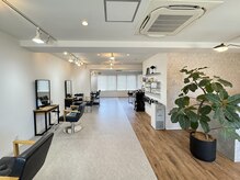 シフターズ(SIFTERS)の雰囲気（明るく広々とした店内に、席は５席のみ◎）
