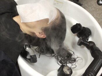 カット イン ヌーボ(cut in NOUVEAU)の写真/一度で効果抜群！触った瞬間に実感する！指通り滑らかなナチュラルストレートを実現！エイジングケアも◎